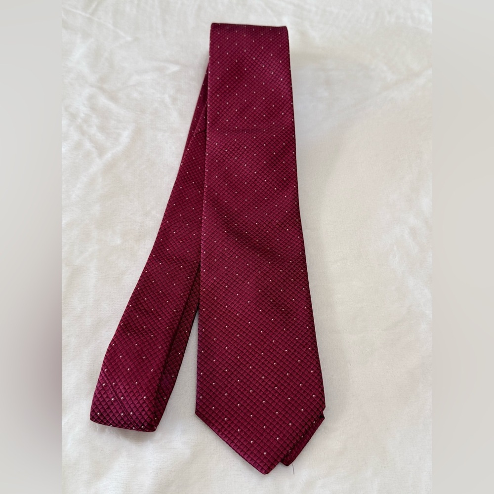 Hugo Boss Designer Textured Dot Pattern 3" Narrow Silk Tie. Color: Merlot